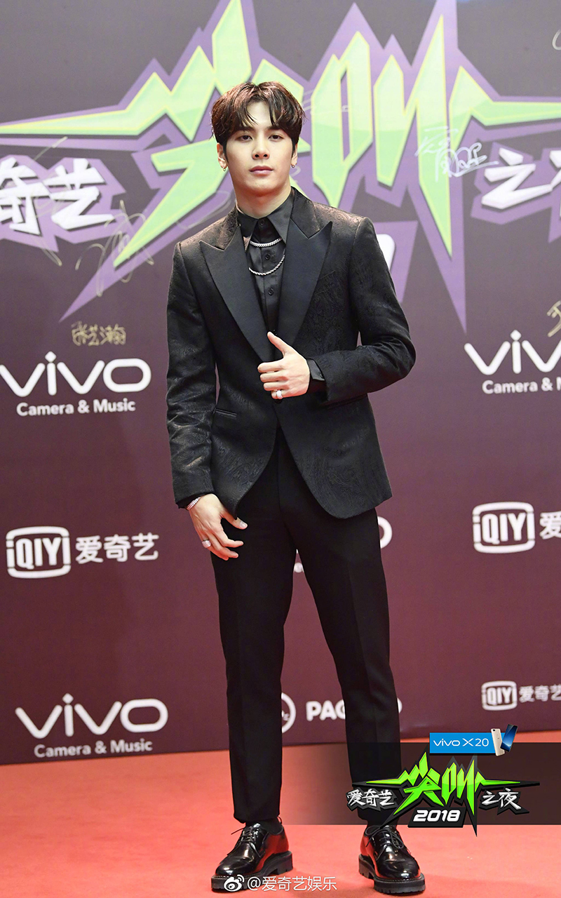 Thảm đỏ iQiYi: Dương Mịch cân cả dàn mỹ nhân Cbiz, bạn gái Trương Hàn nhan sắc ngày càng lên hương